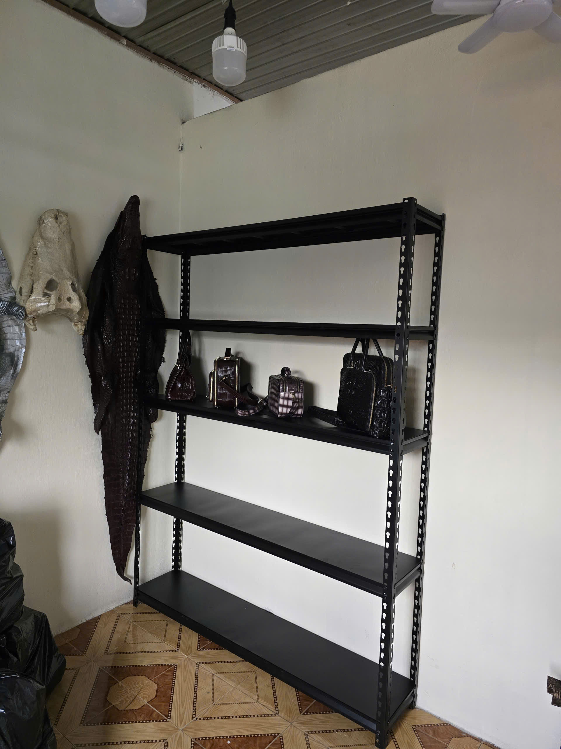 Kệ V Gài: Cao 2000 x Dài 1500 x Rộng 300 x 5 Mâm